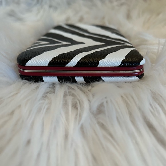 Hard Case Zebra 🦓 Print Wallet - Picture 5 of 16